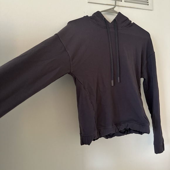 Lululemon XS Open Back Plum Hoodie Sweater - Picture 4 of 8